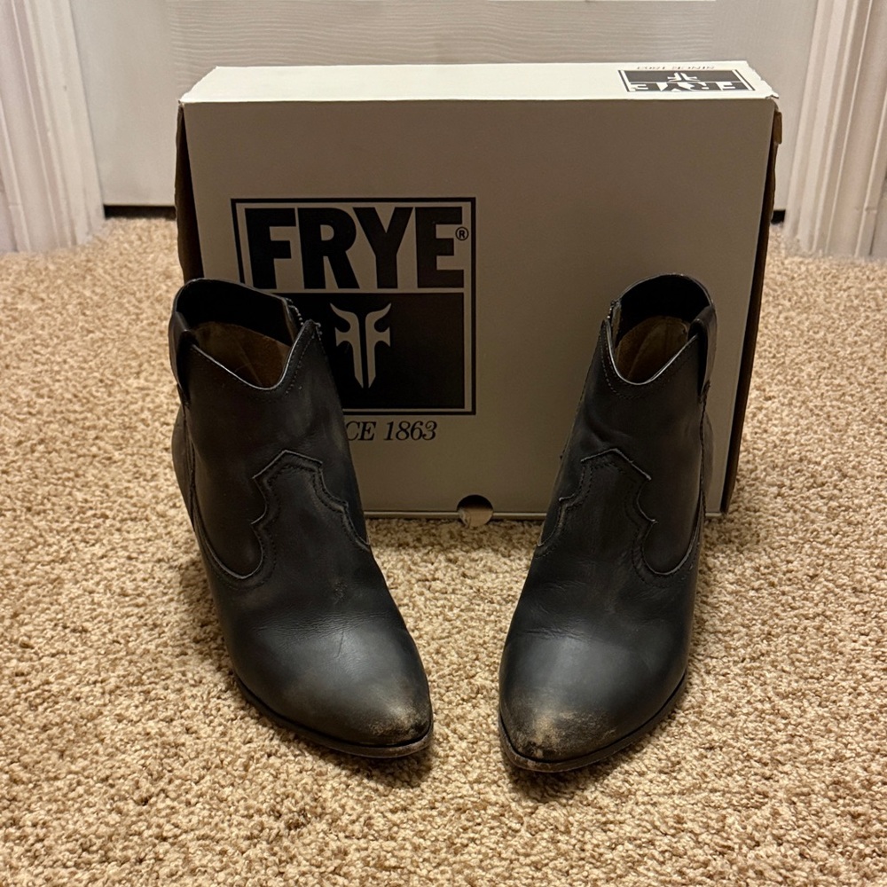 🍁 Frye: Reina Bootie - Picture 2 of 9